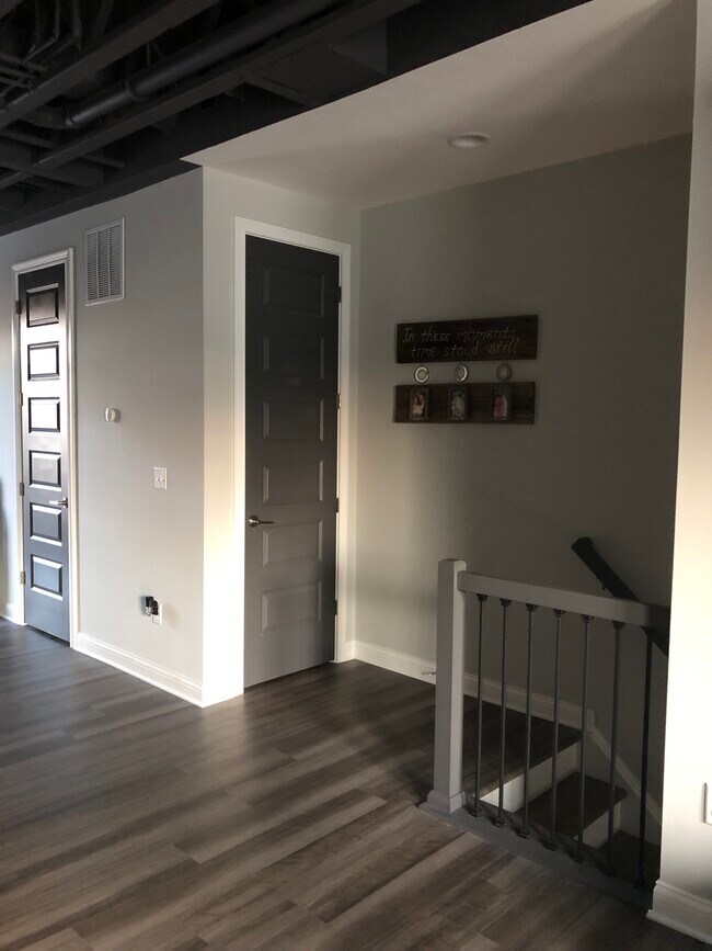 Building Photo - 3 Mill Run Pl