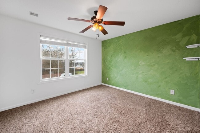 Building Photo - Stunning Home with No Backyard Neighbors!