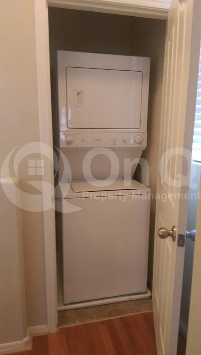 Building Photo - 900 S 94th St