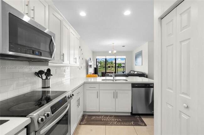 Building Photo - 6005 NW 104th Path