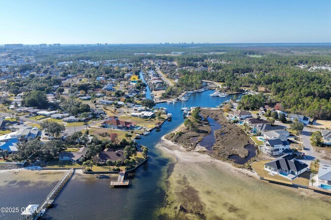 Building Photo - 205 Sunset Ln