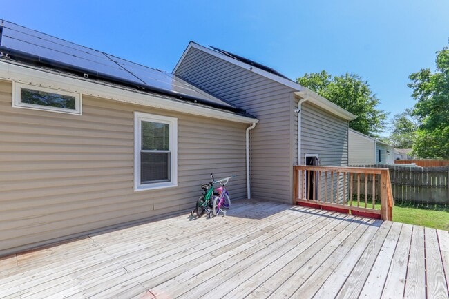 Building Photo - 614 Sedgefield Dr