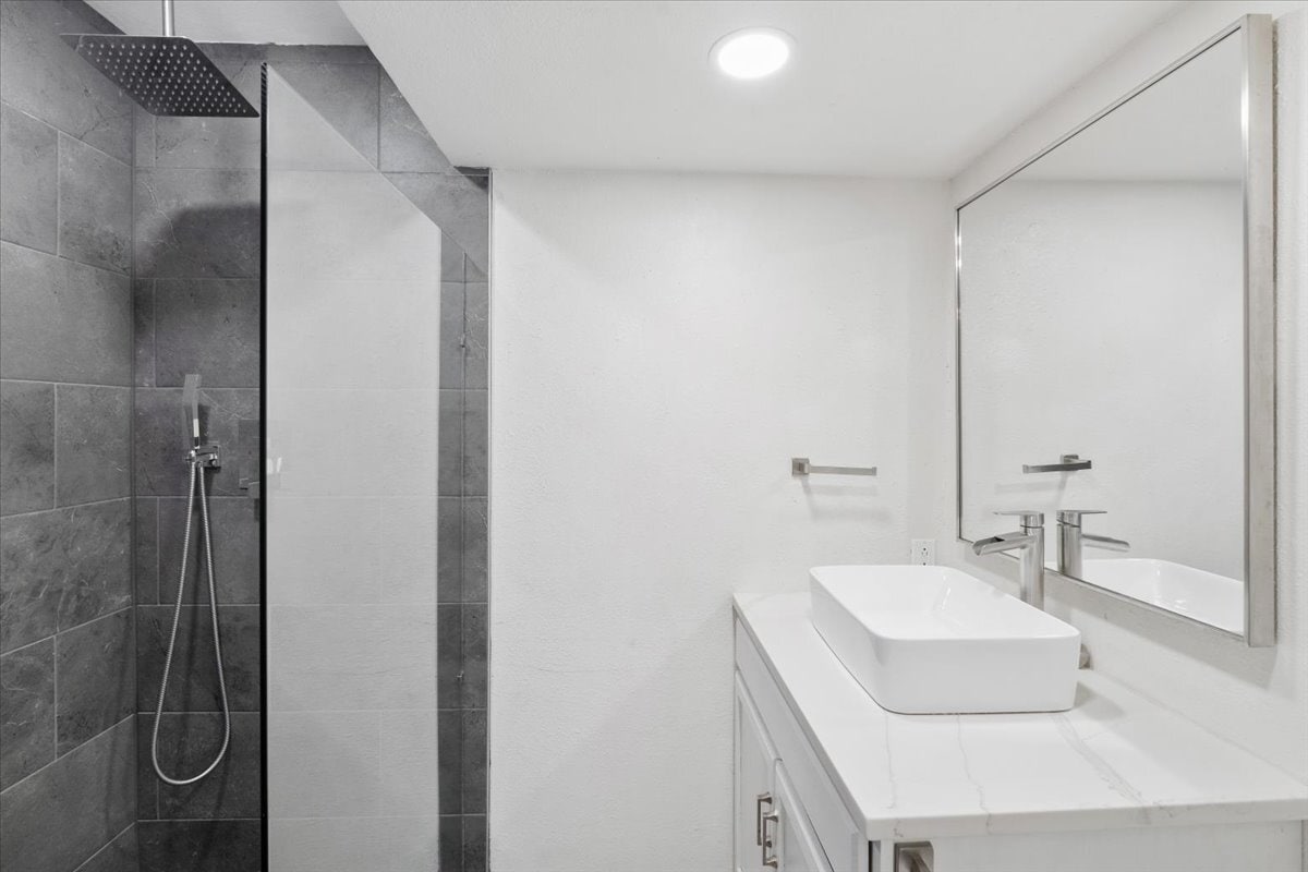 Master Bathroom - 7205 Grand Canyon Dr