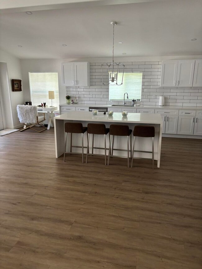 Building Photo - 47884 Coronado Dr