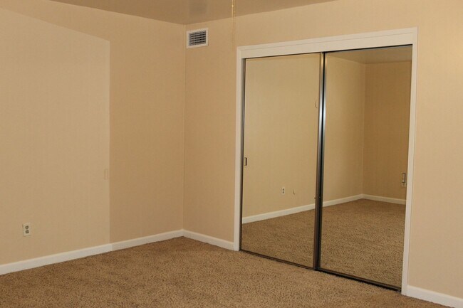 Building Photo - 804 Ferdinand Ct