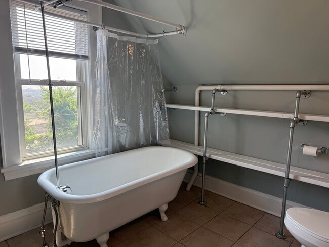 Building Photo - 780 Curfew St