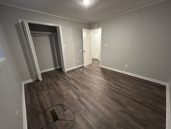 Building Photo - 2512 St Mary Dr