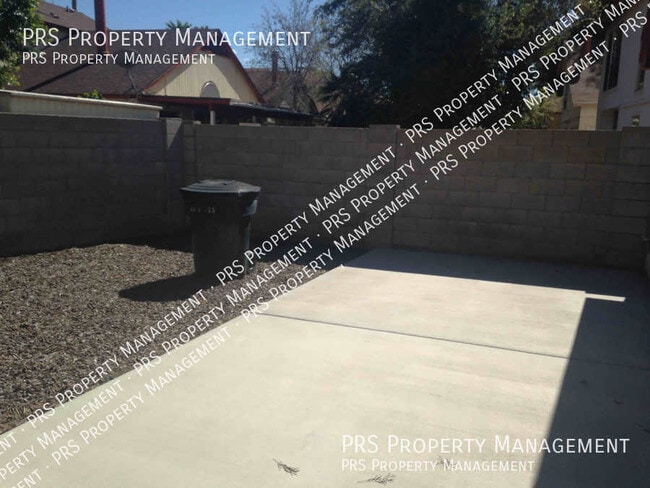Building Photo - 1623 N Comanche Dr