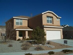 Building Photo - 4 Br, 2.5 Bath, loft upstairs, landscaped ...