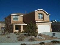 Building Photo - 4 Br, 2.5 Bath, loft upstairs, landscaped ...