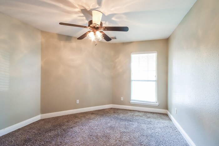 Building Photo - 3119 Hummingbird Ln