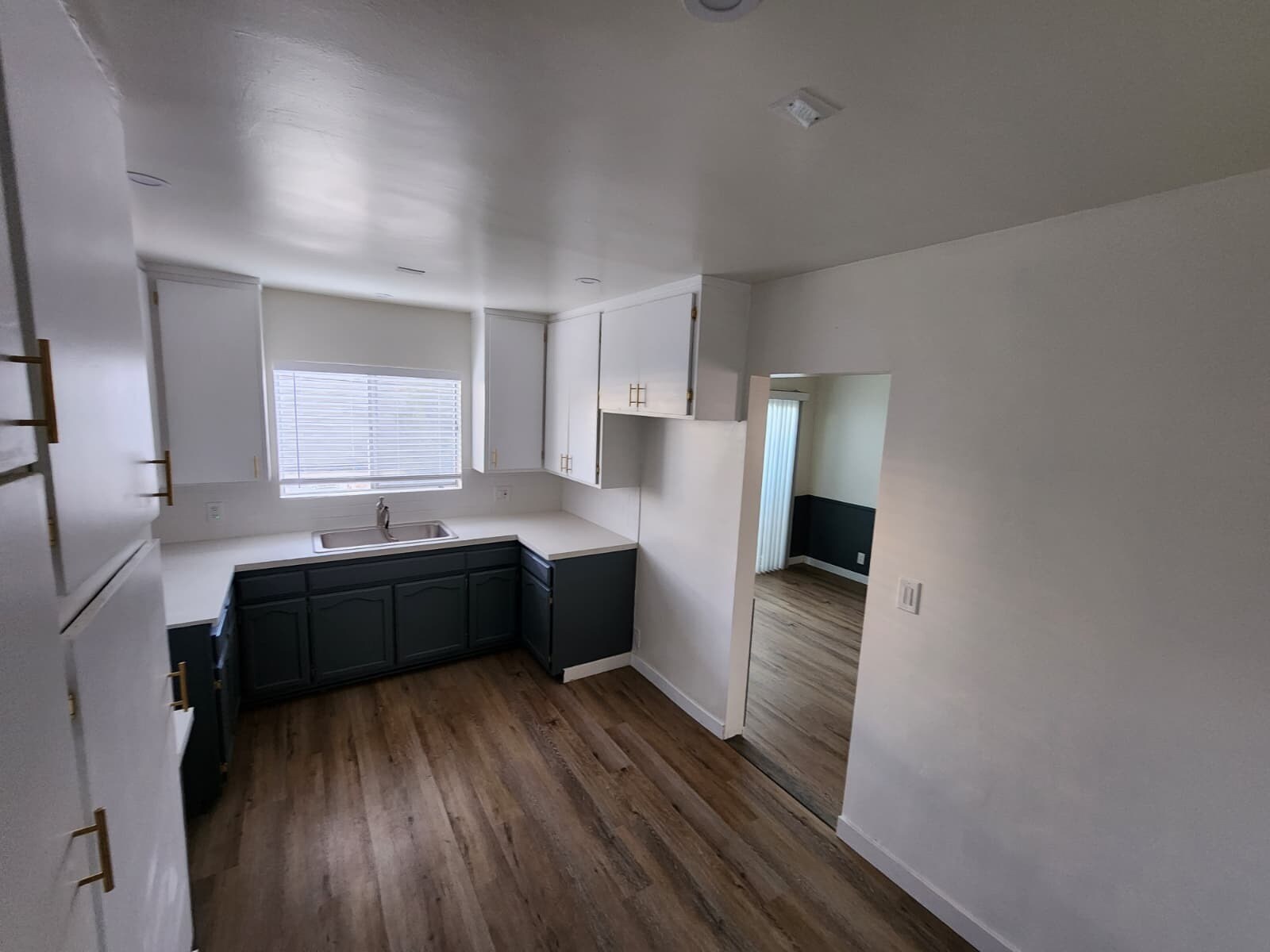 Building Photo - 1414 S Orange Grove Ave