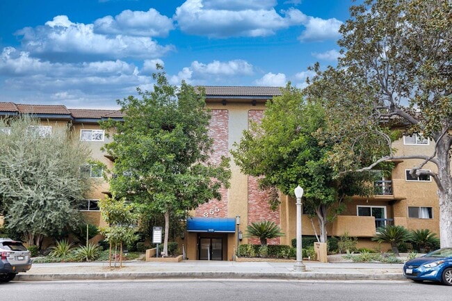 Building Photo - Gated Community 2 Bedroom 2 Bath Condo