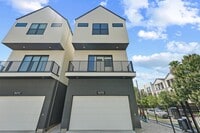 Building Photo - 1517 D Vermont St