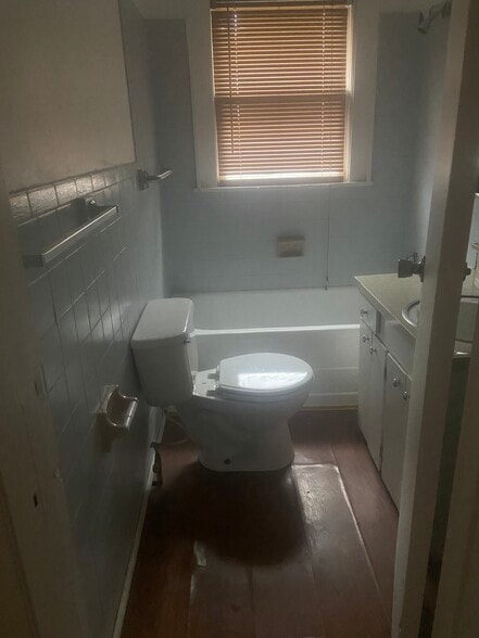 Bathroom - 2004 N Palace Ave