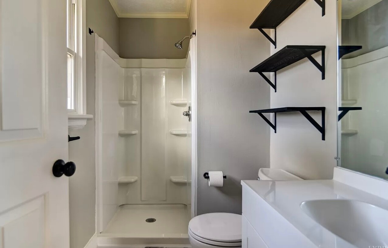 Building Photo - 246 Poor House Rd