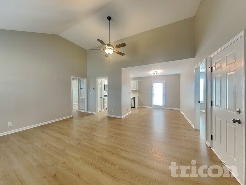 Building Photo - 252 Senator Dr