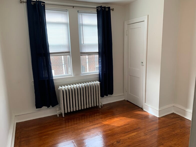 Building Photo - 538 E Carver St