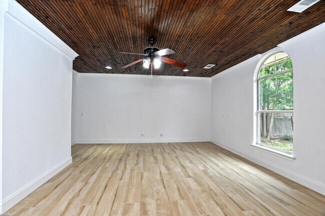Building Photo - 17607 Klamath Falls Dr