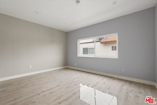 Building Photo - 5534 Sylmar Ave