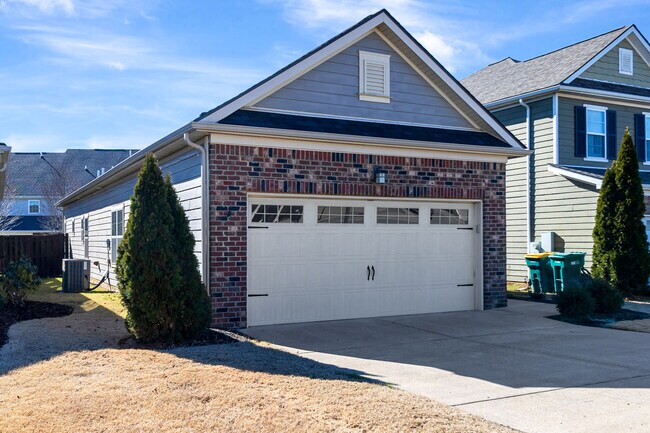 Building Photo - 1018 Hemlock Dr