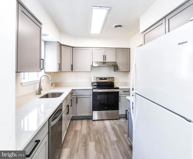 Building Photo - 4624 Governor Kent Ct