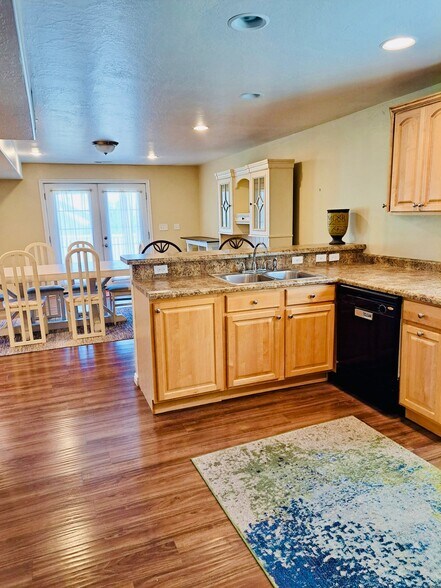 Building Photo - 334 W Shadow Ridge Dr