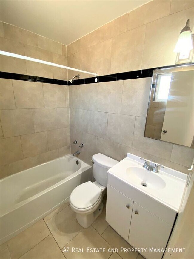 Building Photo - 909 E Roosevelt St