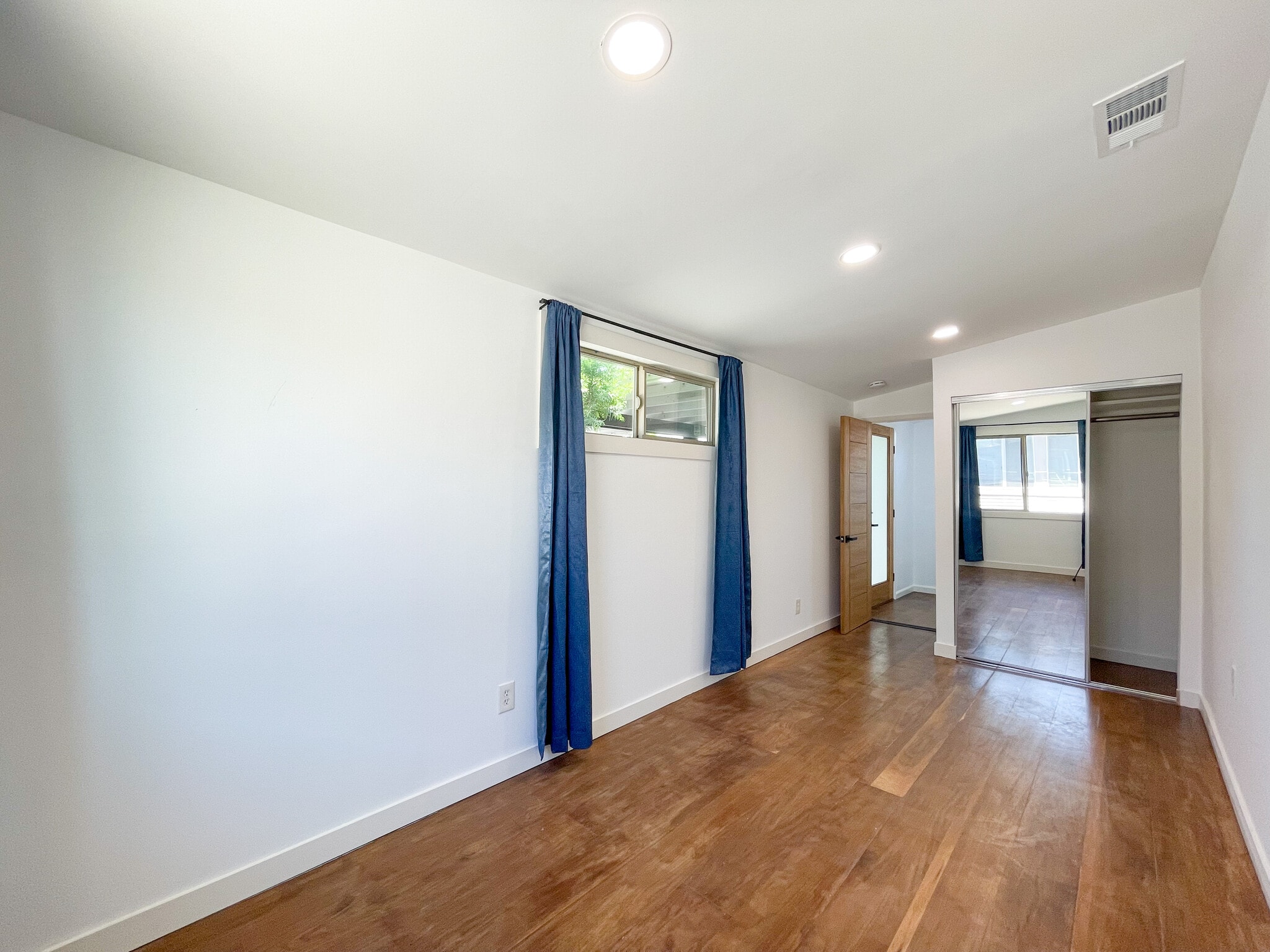 Building Photo - 958 Camulos St