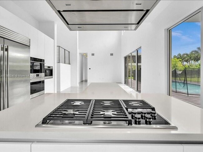 Building Photo - 16644 Botaniko Dr S