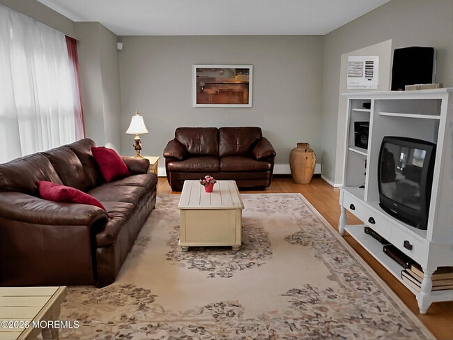 Building Photo - 1210 Tuxedo Pl