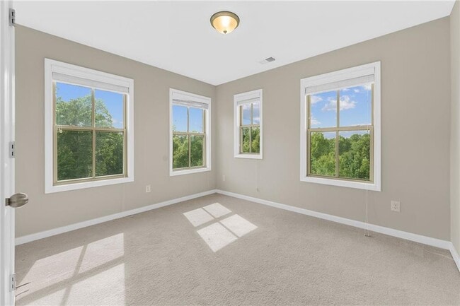 Building Photo - 331 Northaven Ave