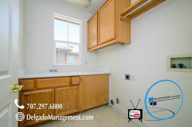 Building Photo - Beautiful gated Tiara 3 bedroom condo