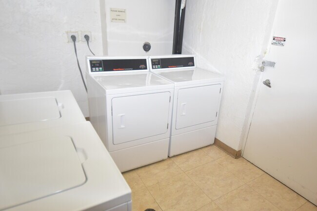 Building Photo - 525 N Ocean Blvd