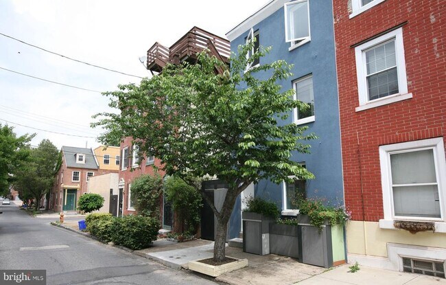 Building Photo - 209 W Wildey St