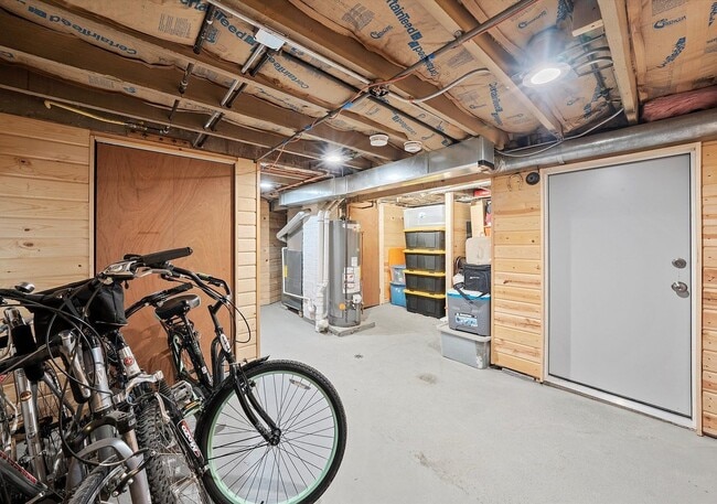 Building Photo - 1025 W 31st Pl