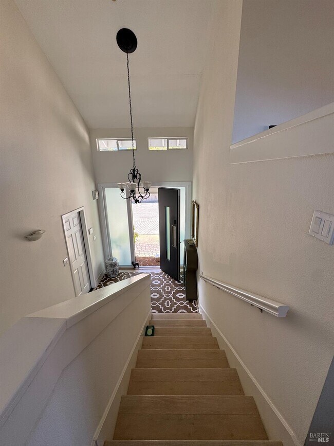 Building Photo - 67 Via Los Altos