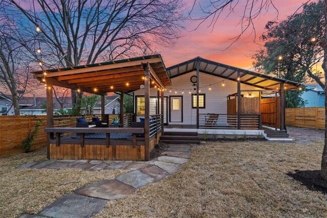 Building Photo - 1904 Romeria Dr