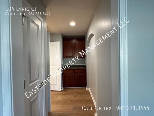 Building Photo - 104 Lyric Ct