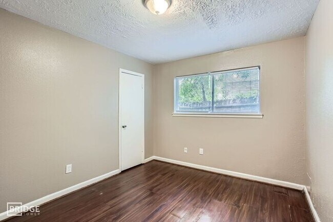 Building Photo - 5607 Circlegate Dr