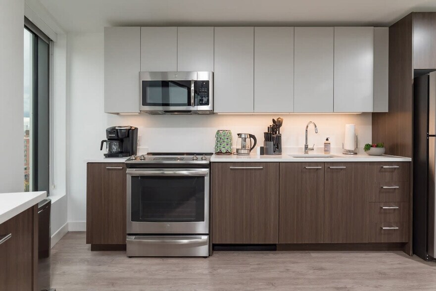 Building Photo - 425 Massachusetts Ave