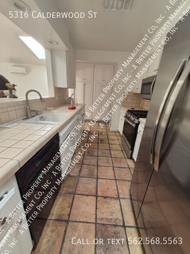 Building Photo - 5316 E Calderwood St