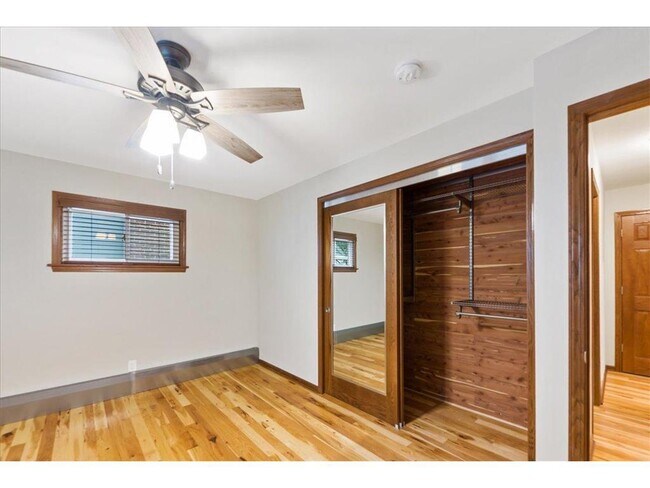 Building Photo - 401 Ridgewood Ave