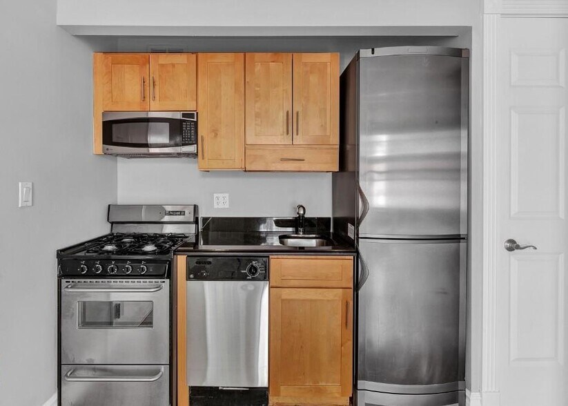Building Photo - 233 E 29th St