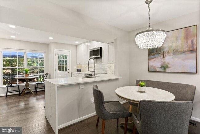 Building Photo - 8078 Sebon Dr
