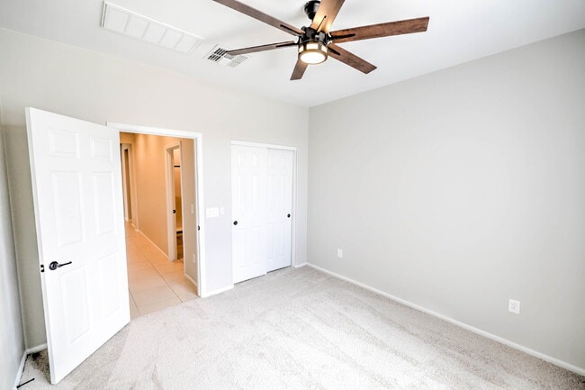 Building Photo - 4 Bedroom with new carpet and new interior paint in Saguaro Trails!