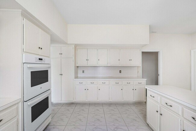 Building Photo - 157 Wells Rd