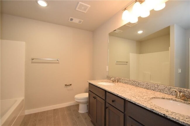 Building Photo - 422 Rineel Ave