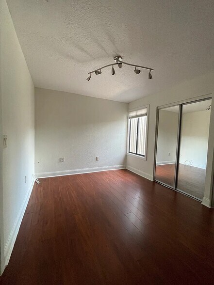 Downstairs bedroom - 2190 Woodbridge Rd