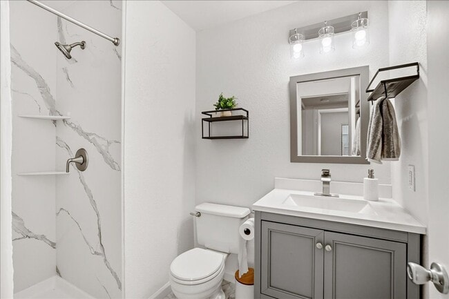 Building Photo - 924 Shellwood Way